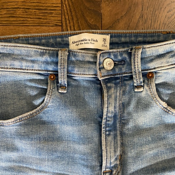 Abercrombie & Fitch High Rise Jeans - Picture 2 of 4
